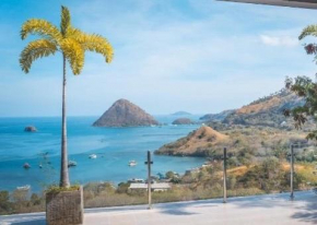 Отель Sunset Hill Hotel  Labuhanbajo